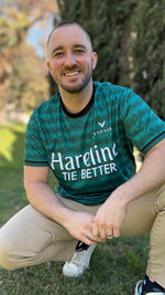 Load image into Gallery viewer, VEEVUS &amp; Hareline Official Unisex Fly-Tying Jersey
